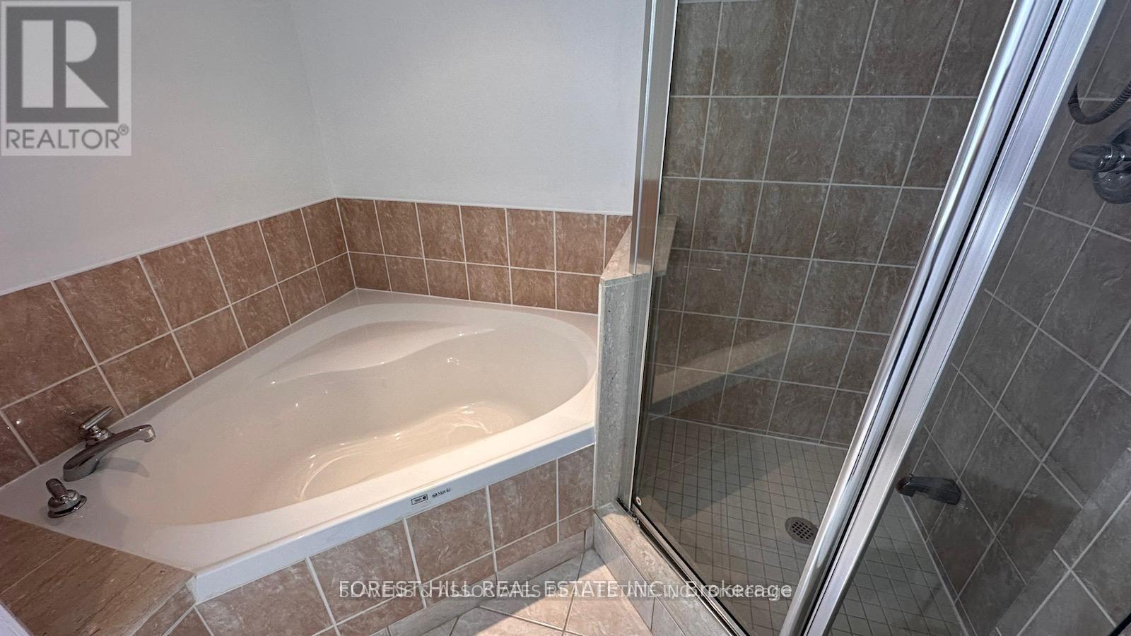 512 - 130 POND DRIVE Markham (Commerce Valley), ON L3T 7W5