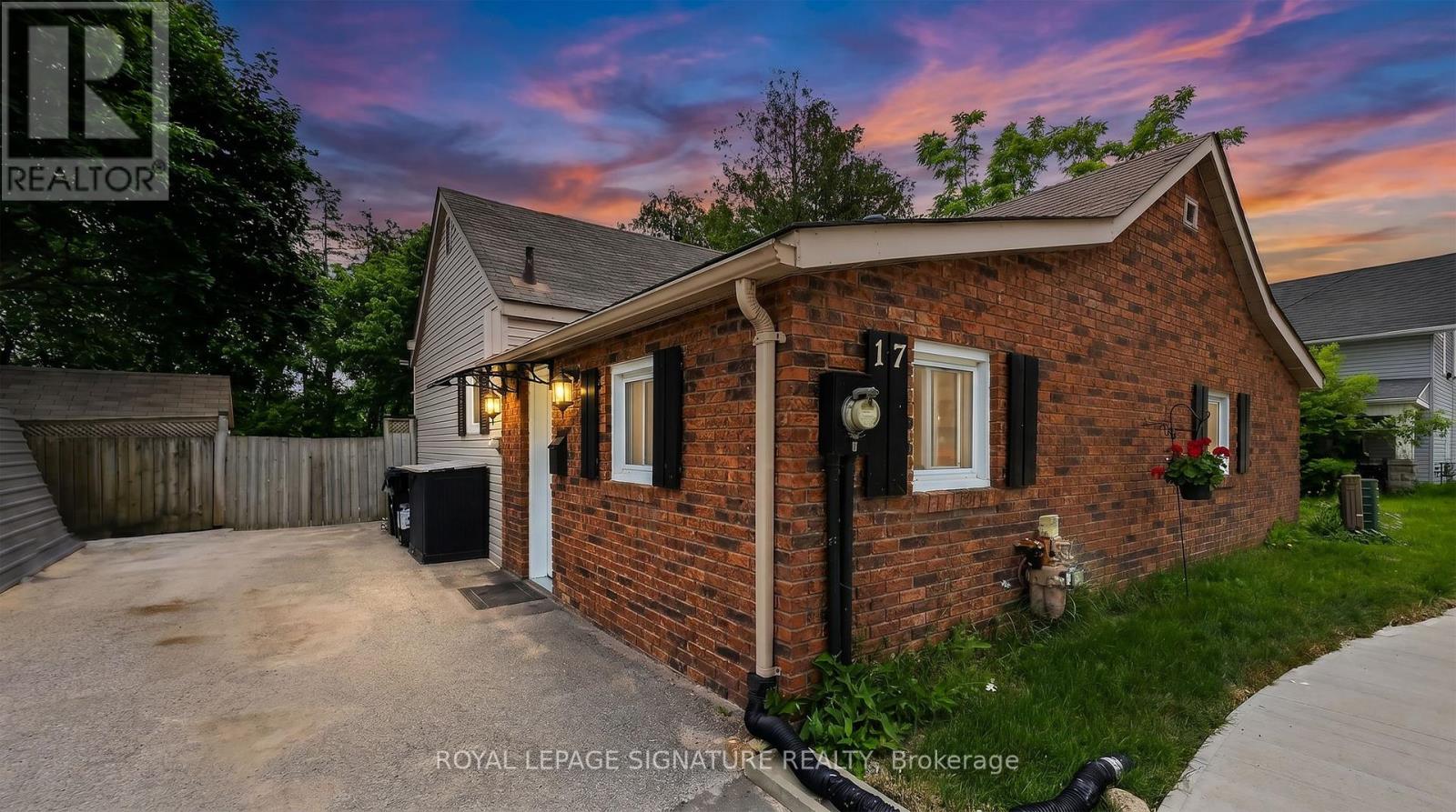 17 GROVE STREET W, Barrie, Ontario