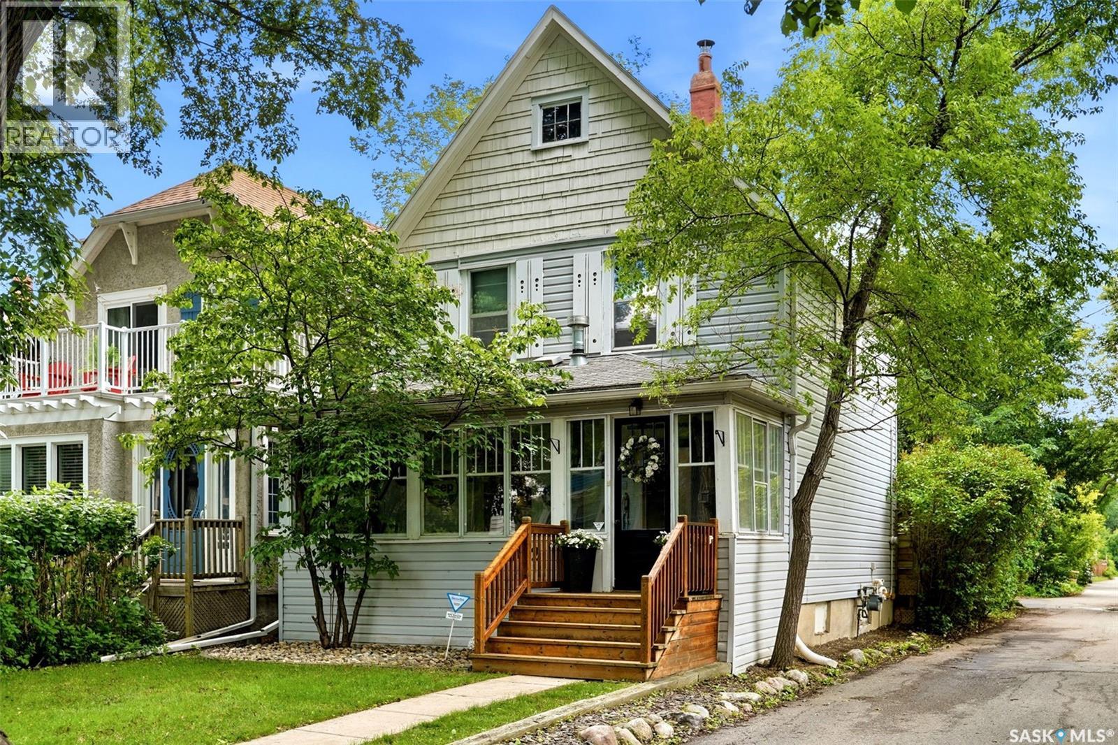 2022 Montague Street, Regina, Saskatchewan  S4T 3J7 - Photo 2 - SK040824