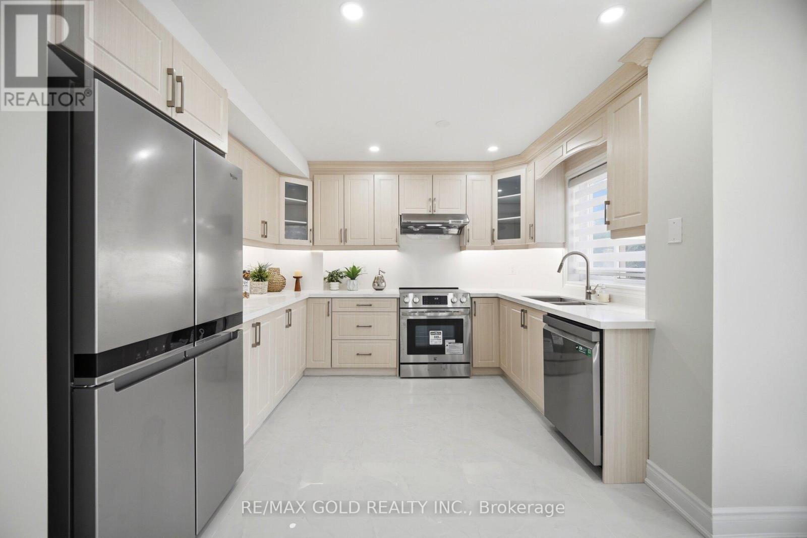 37 Lord Simcoe Drive, Brampton, Ontario  L6S 5H4 - Photo 13 - W13456918