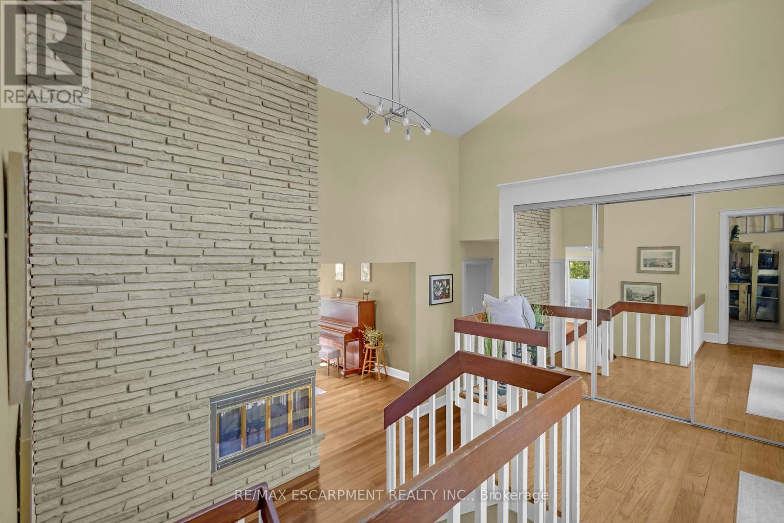 59 Park Road S, Grimsby, Ontario  L3M 4E7 - Photo 7 - X13494554