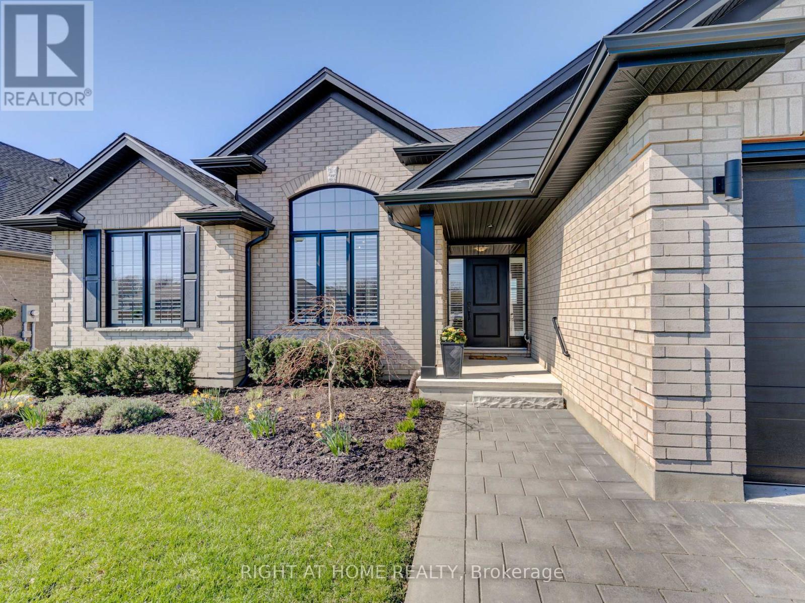2043 Lockwood Crescent, Strathroy-Caradoc, Ontario  N0L 1W0 - Photo 3 - X13494570