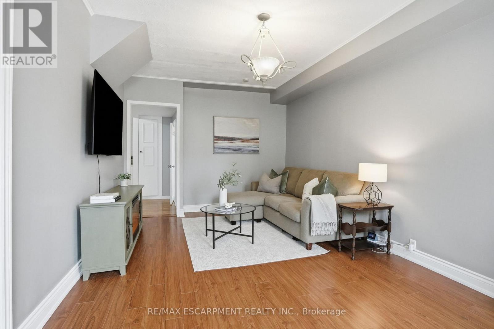 55 East 32nd Street, Hamilton, Ontario  L8V 3R7 - Photo 6 - X13494636