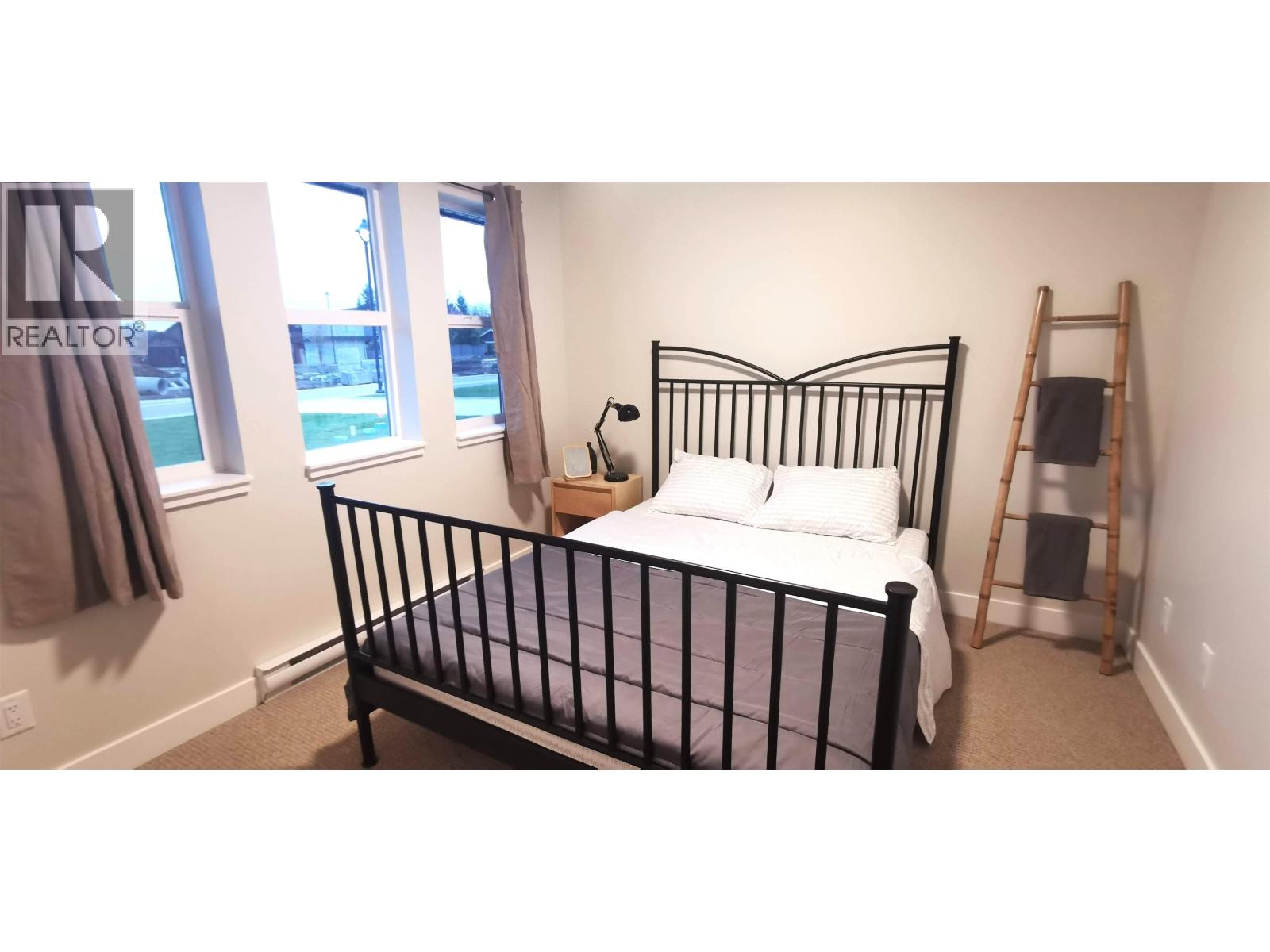 1040 Celia Crescent, Gibsons, British Columbia  V0N 1V7 - Photo 7 - R3135160