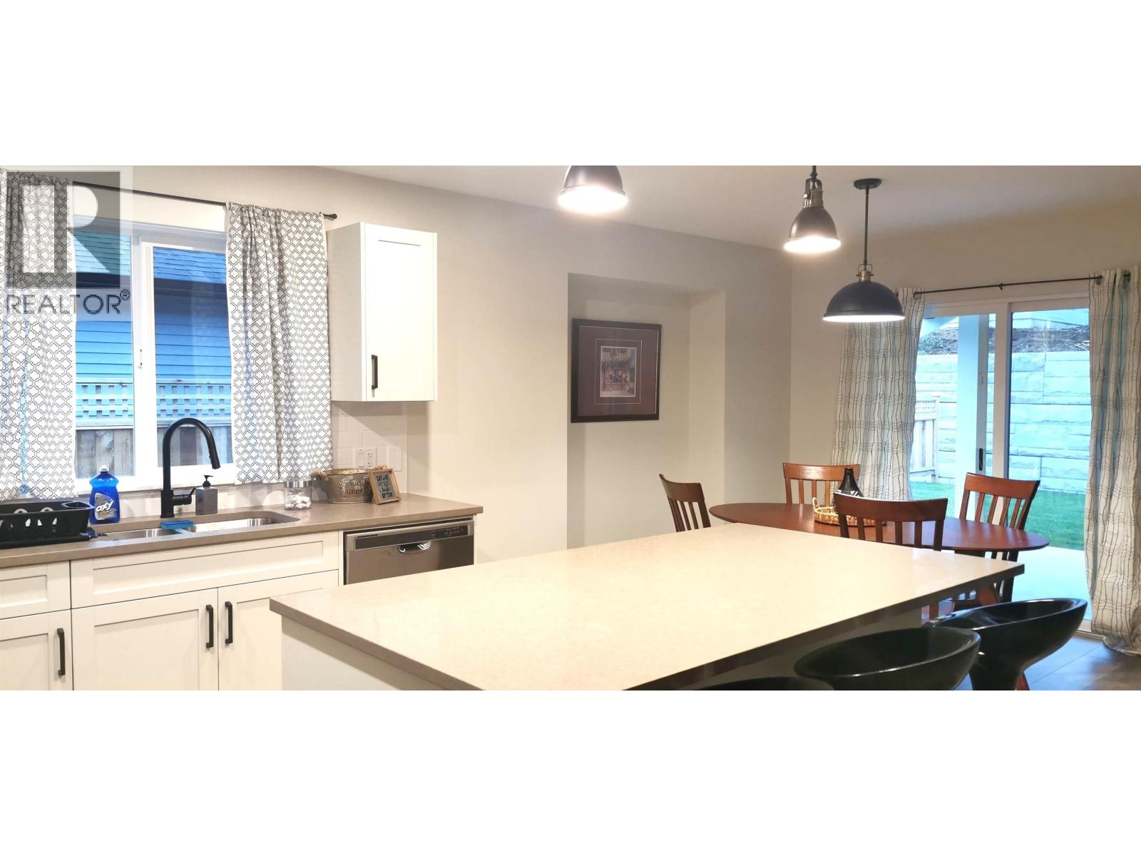 1040 Celia Crescent, Gibsons, British Columbia  V0N 1V7 - Photo 9 - R3135160