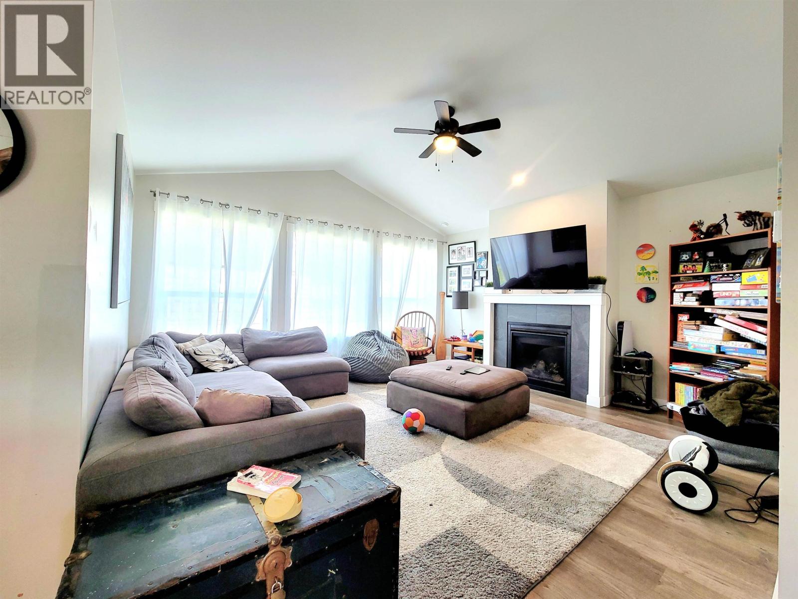 1040 Celia Crescent, Gibsons, British Columbia  V0N 1V7 - Photo 4 - R3135160
