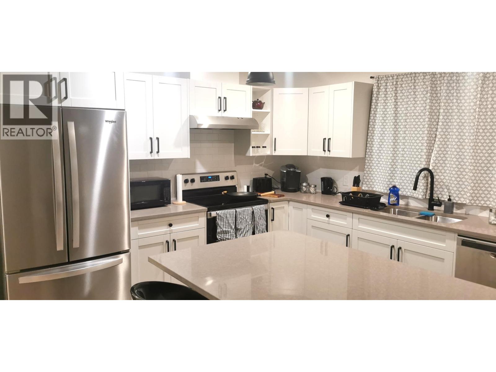 1040 Celia Crescent, Gibsons, British Columbia  V0N 1V7 - Photo 10 - R3135160