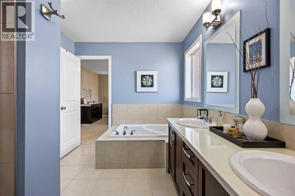 211 Mountainview Drive, Okotoks, Alberta  T1S 0L6 - Photo 21 - A2300345