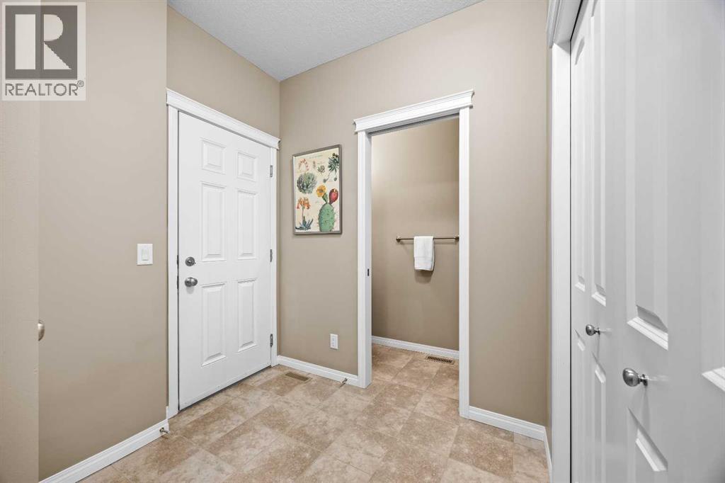211 Mountainview Drive, Okotoks, Alberta  T1S 0L6 - Photo 14 - A2300345
