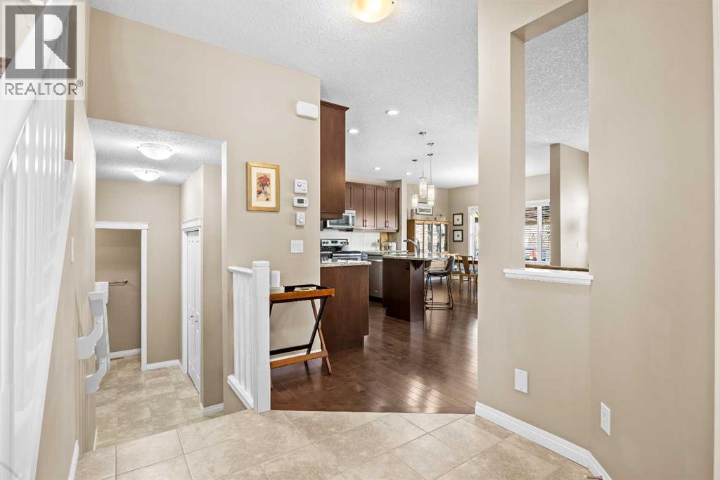 211 Mountainview Drive, Okotoks, Alberta  T1S 0L6 - Photo 3 - A2300345