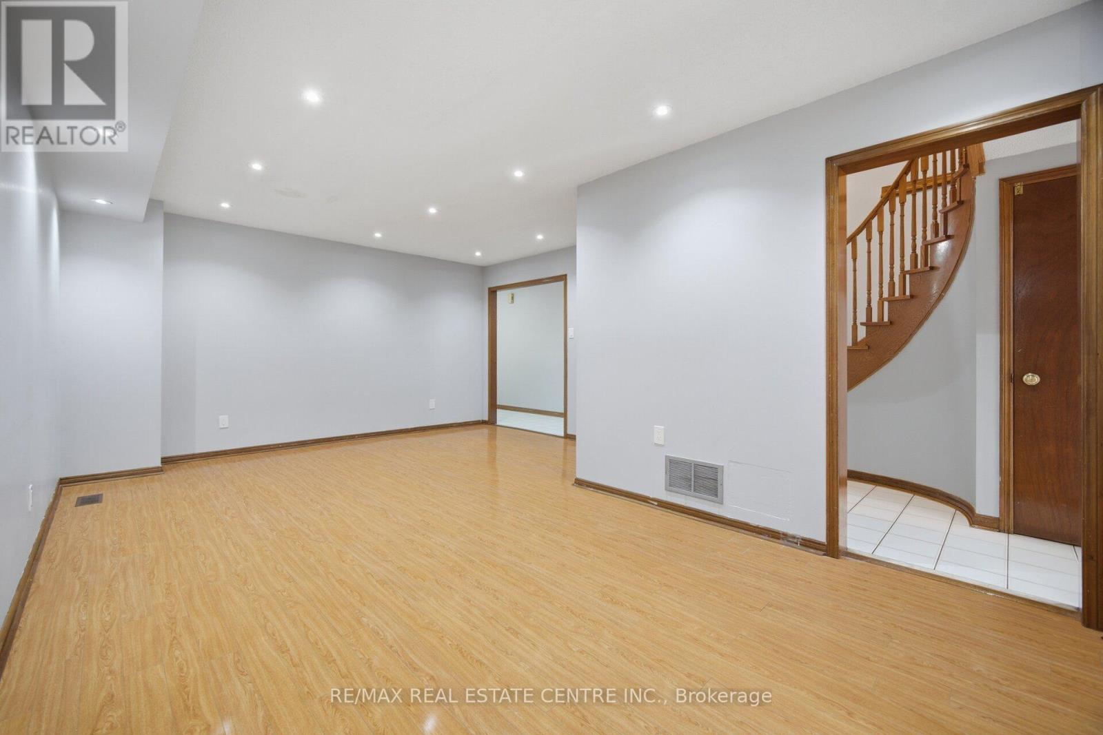 12 Woodsend Run, Brampton, Ontario  L6Y 4G8 - Photo 12 - W13488428