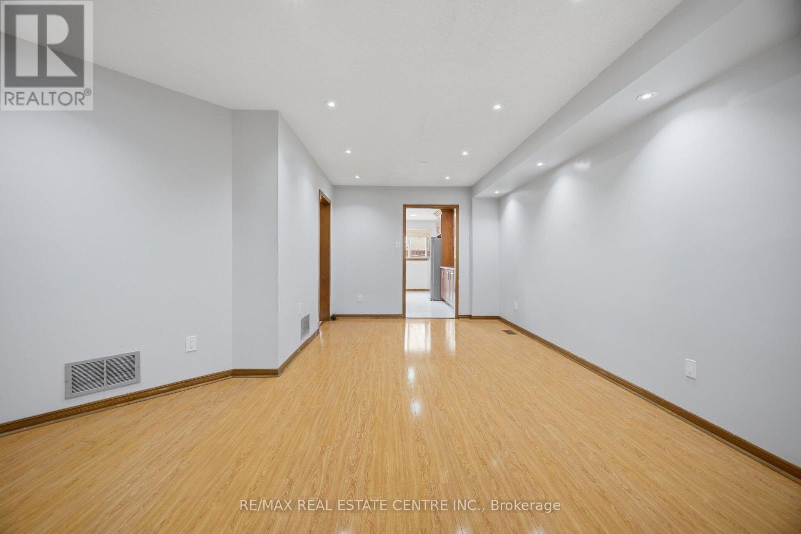 12 Woodsend Run, Brampton, Ontario  L6Y 4G8 - Photo 14 - W13488428
