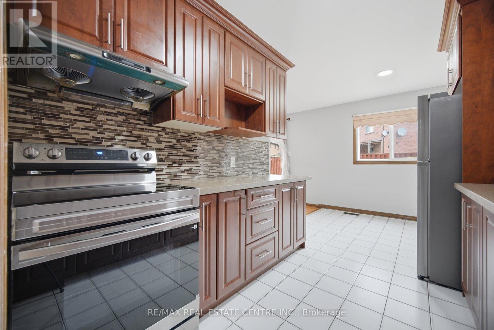 12 Woodsend Run, Brampton, Ontario  L6Y 4G8 - Photo 19 - W13488428