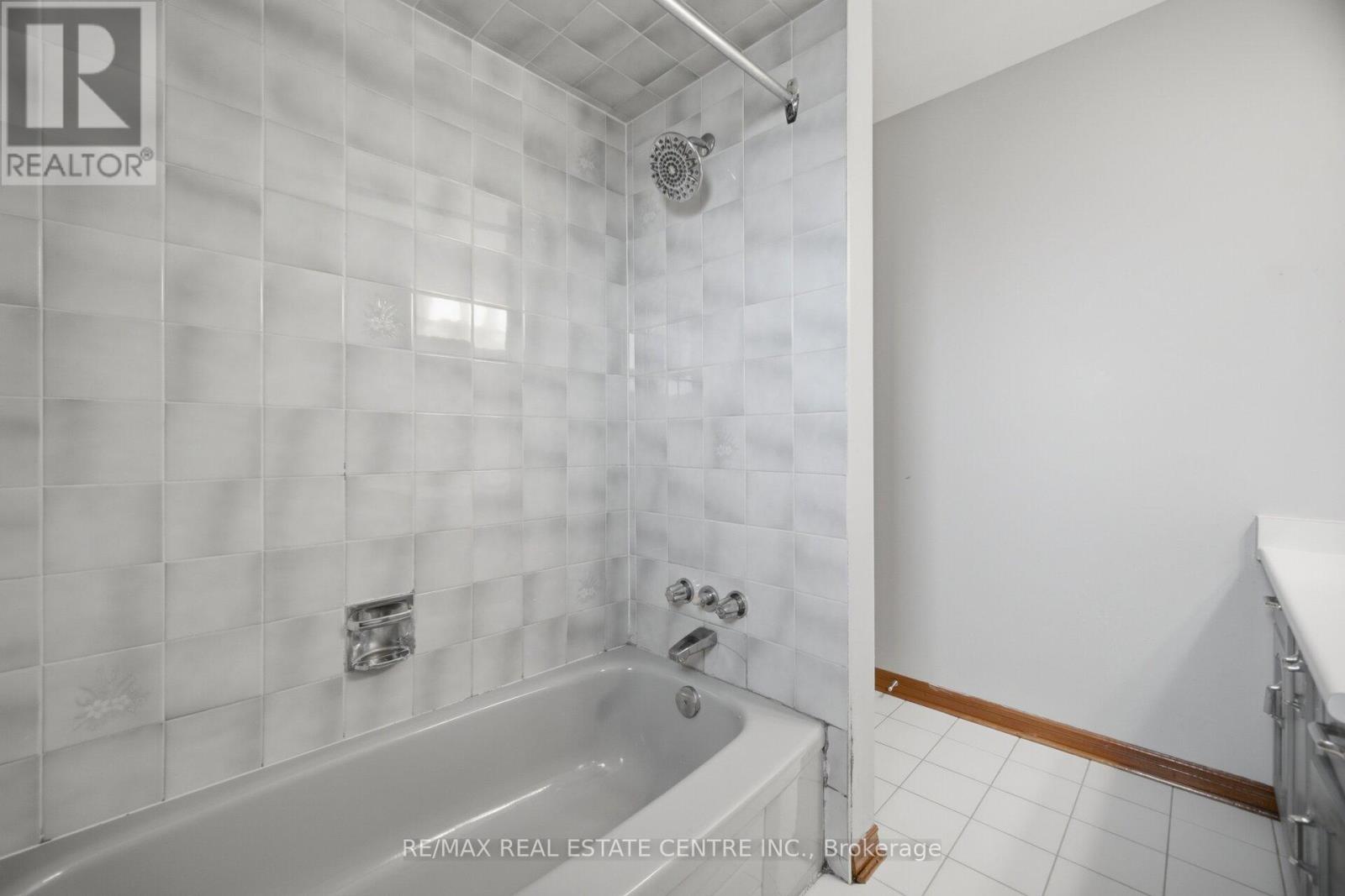 12 Woodsend Run, Brampton, Ontario  L6Y 4G8 - Photo 37 - W13488428