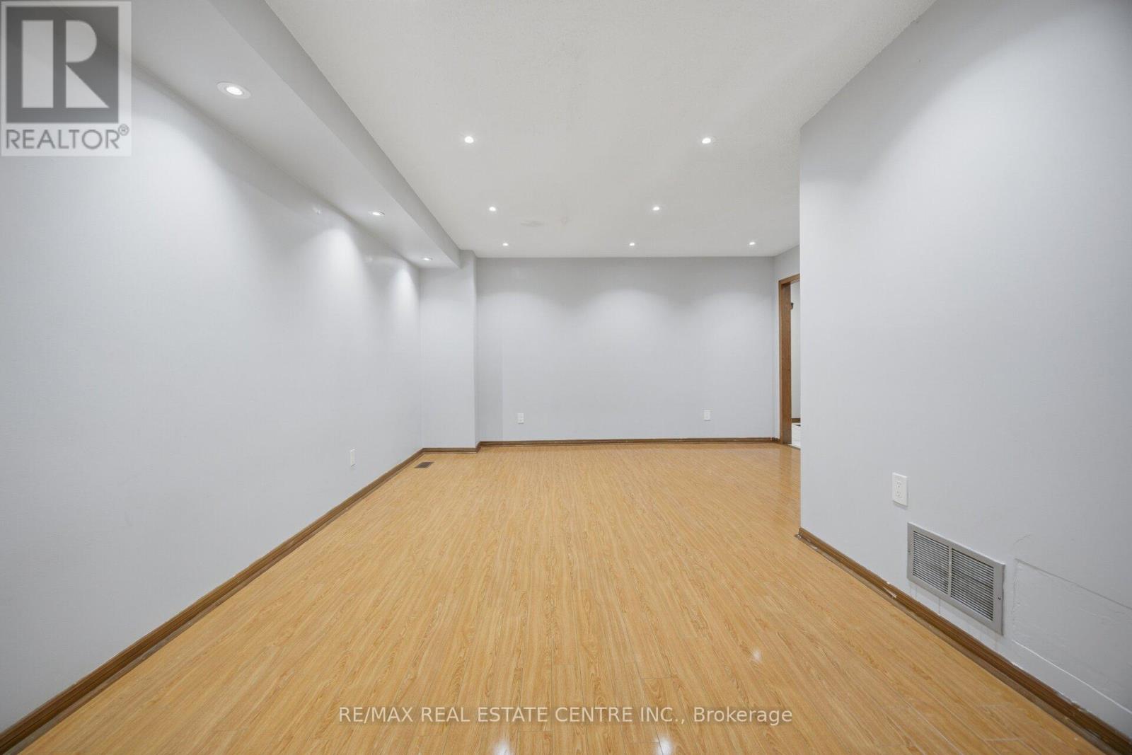 12 Woodsend Run, Brampton, Ontario  L6Y 4G8 - Photo 15 - W13488428