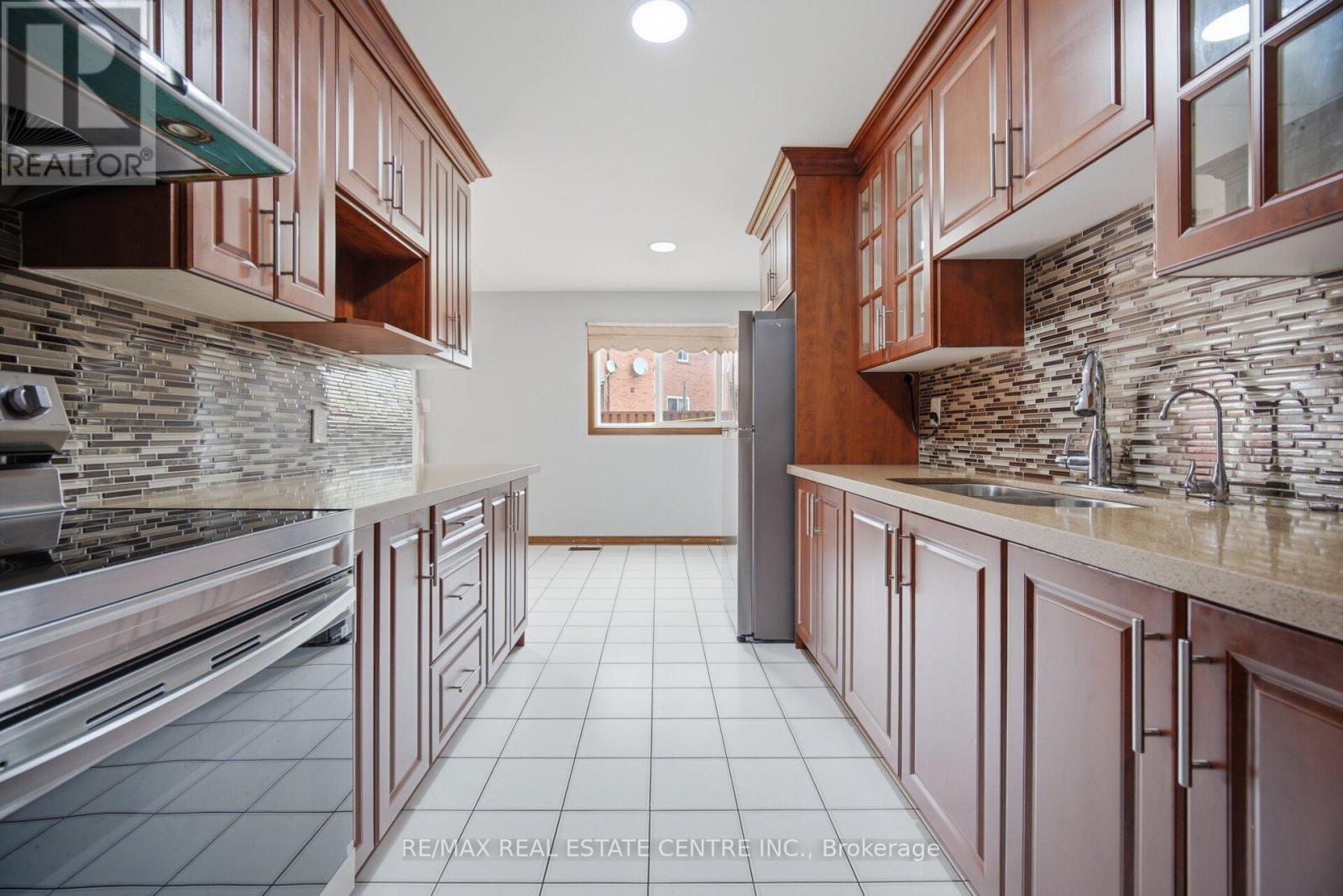 12 Woodsend Run, Brampton, Ontario  L6Y 4G8 - Photo 20 - W13488428