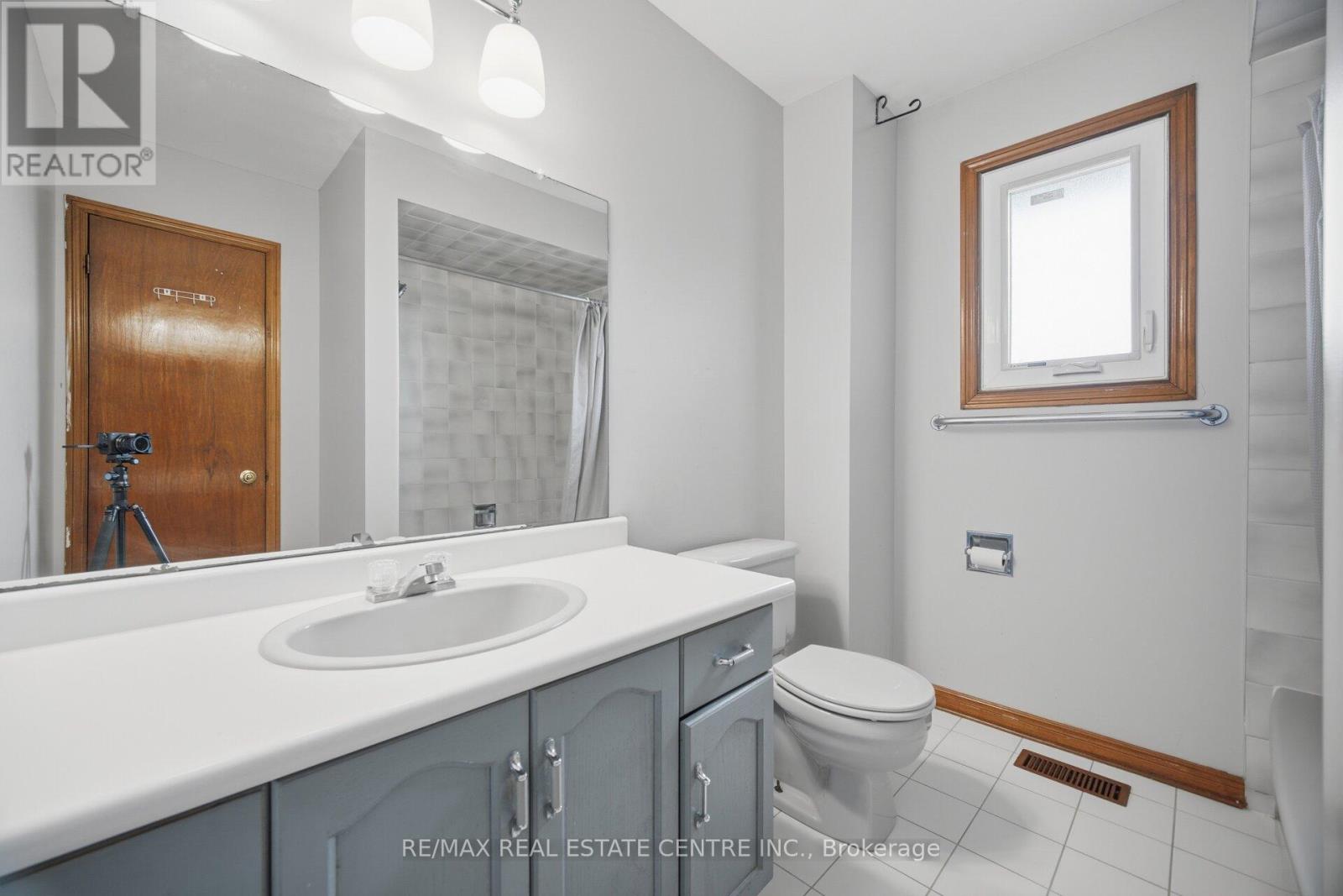 12 Woodsend Run, Brampton, Ontario  L6Y 4G8 - Photo 36 - W13488428