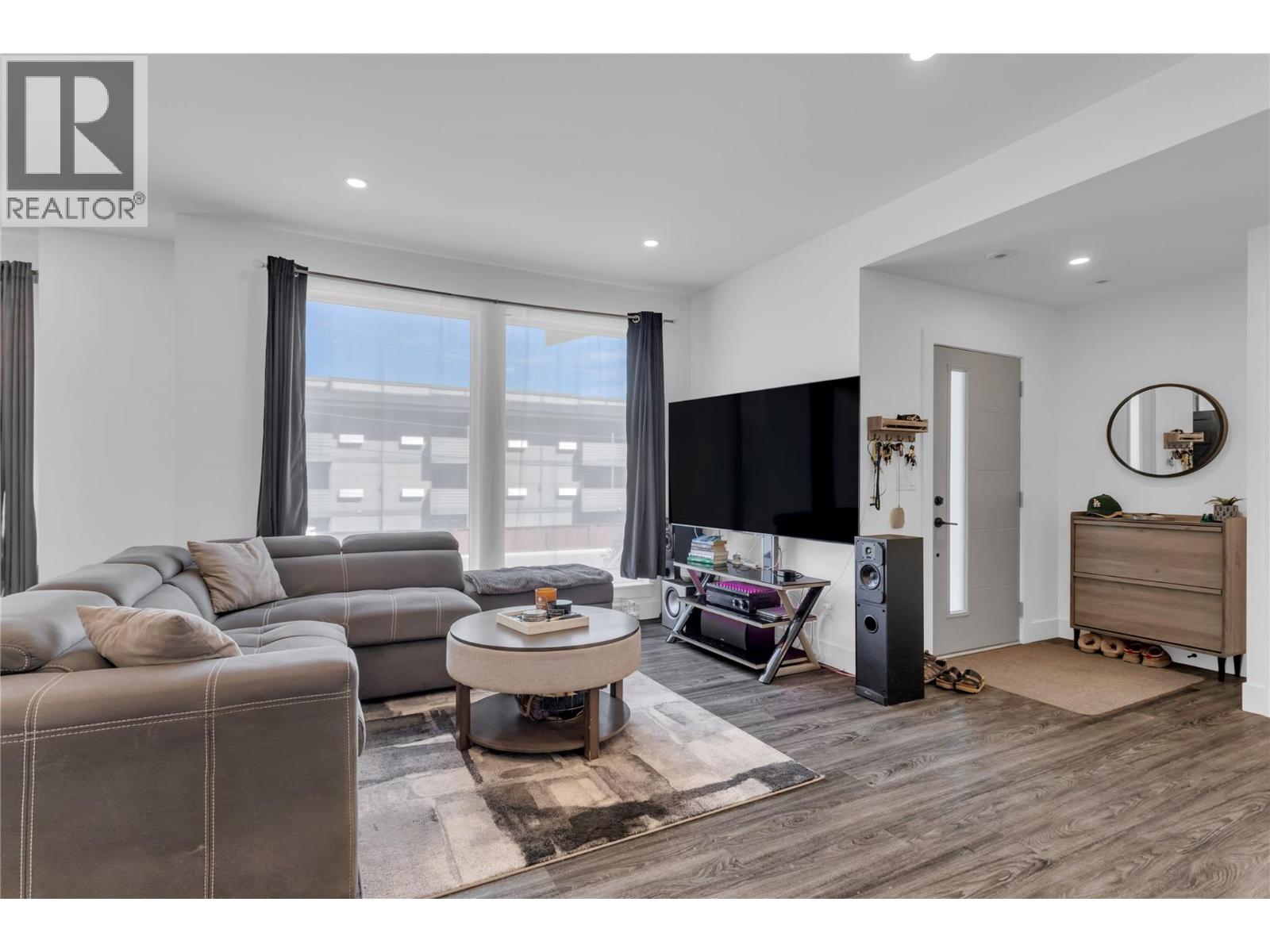 4214 33 Street, Vernon, British Columbia  V1T 5V1 - Photo 4 - 10392381