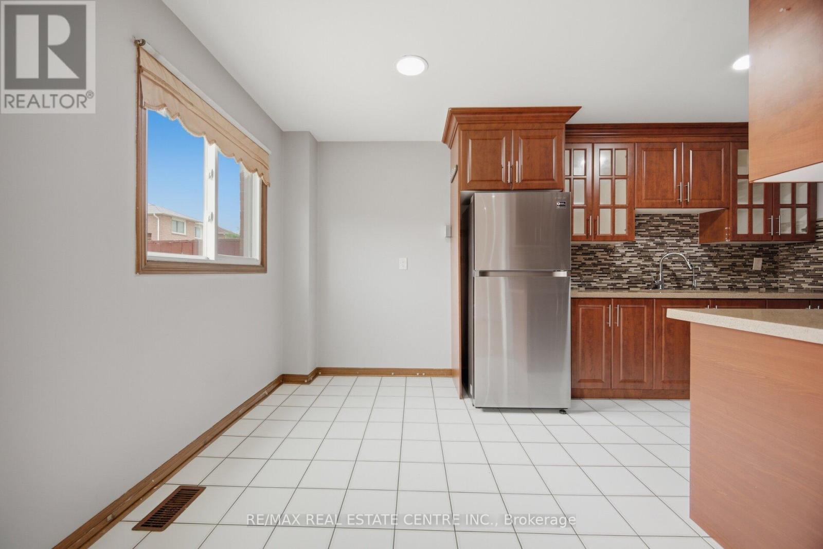 12 Woodsend Run, Brampton, Ontario  L6Y 4G8 - Photo 22 - W13488428