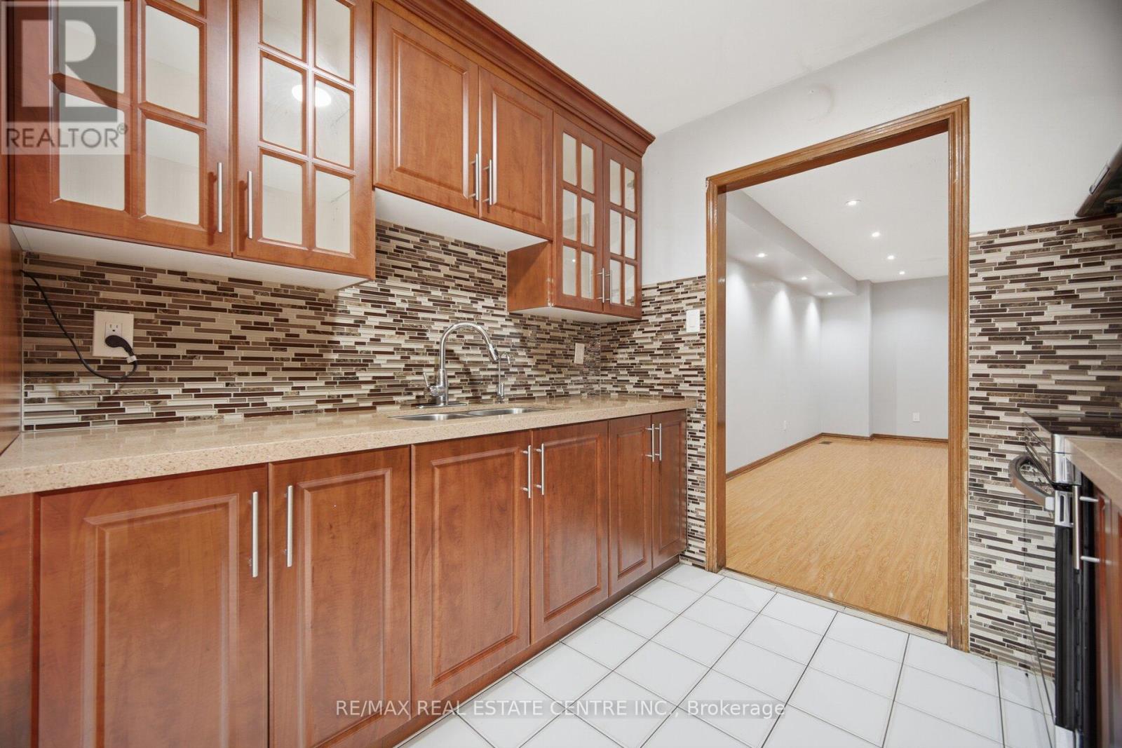 12 Woodsend Run, Brampton, Ontario  L6Y 4G8 - Photo 18 - W13488428
