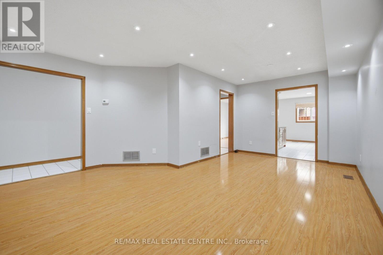 12 Woodsend Run, Brampton, Ontario  L6Y 4G8 - Photo 10 - W13488428