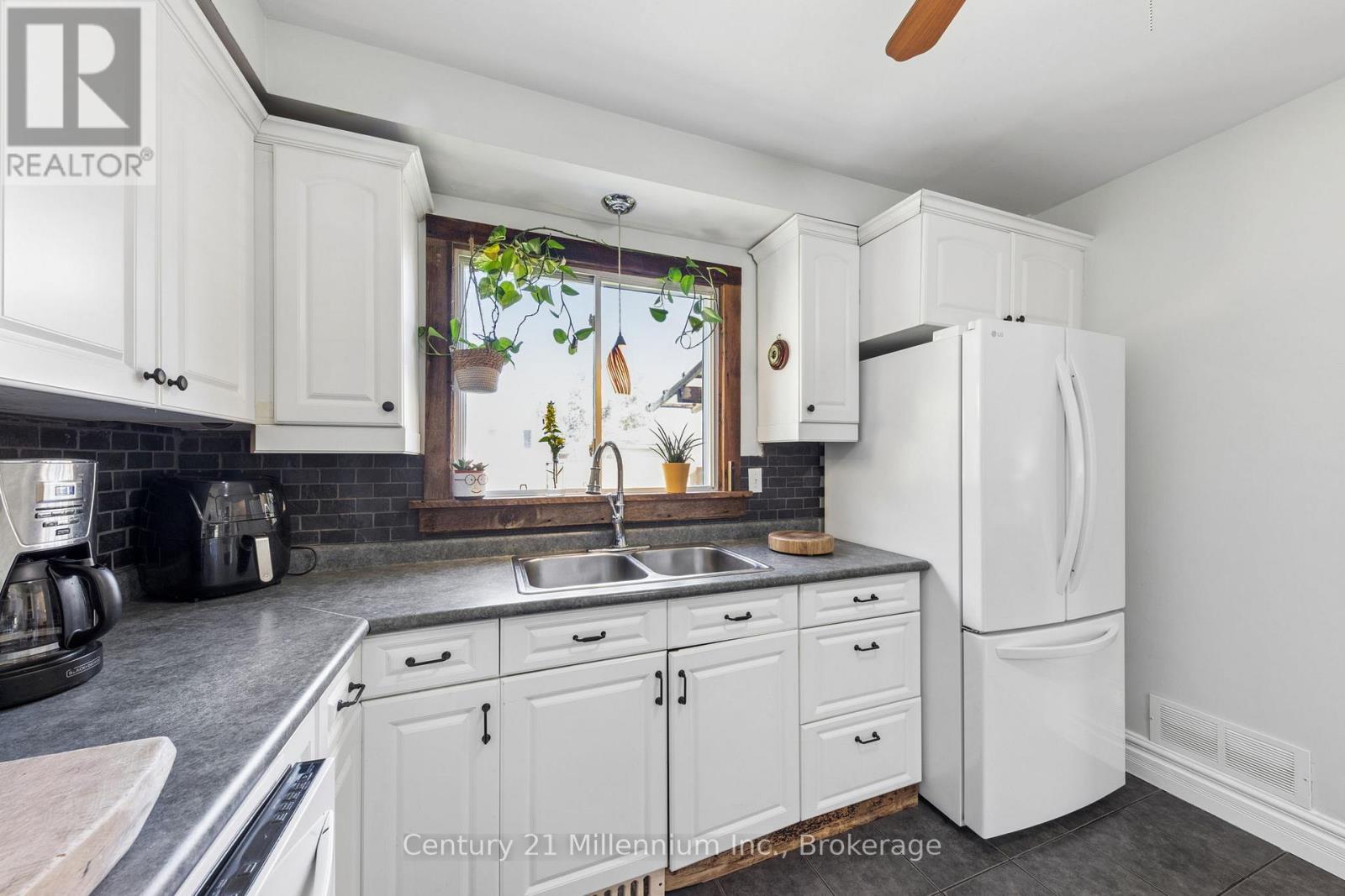 253 Valleyfield Crescent, Clearview (Stayner), Ontario  L0M 1S0 - Photo 7 - S13494850