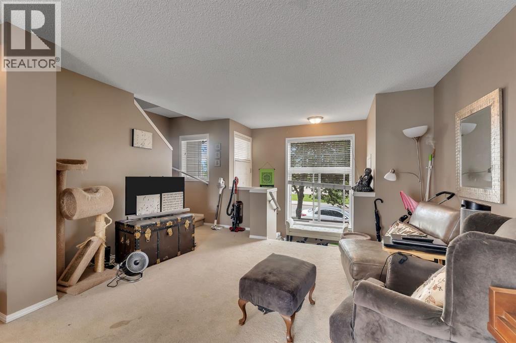223 Mckenzie Towne Gate SE, Calgary, Alberta  T2Z 4G3 - Photo 11 - A2322615