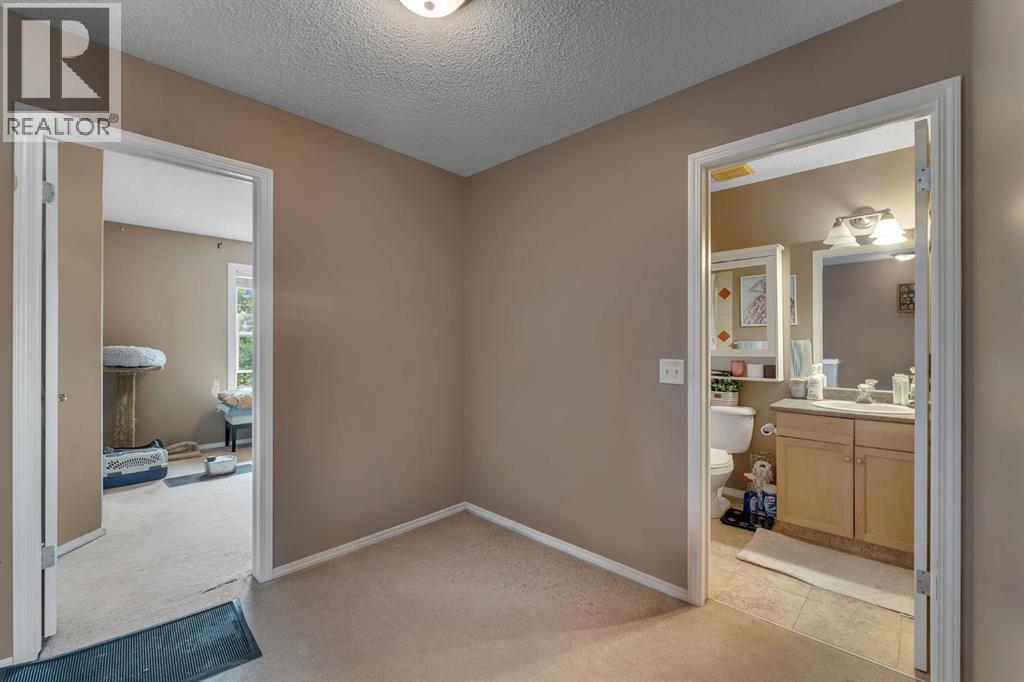223 Mckenzie Towne Gate SE, Calgary, Alberta  T2Z 4G3 - Photo 17 - A2322615