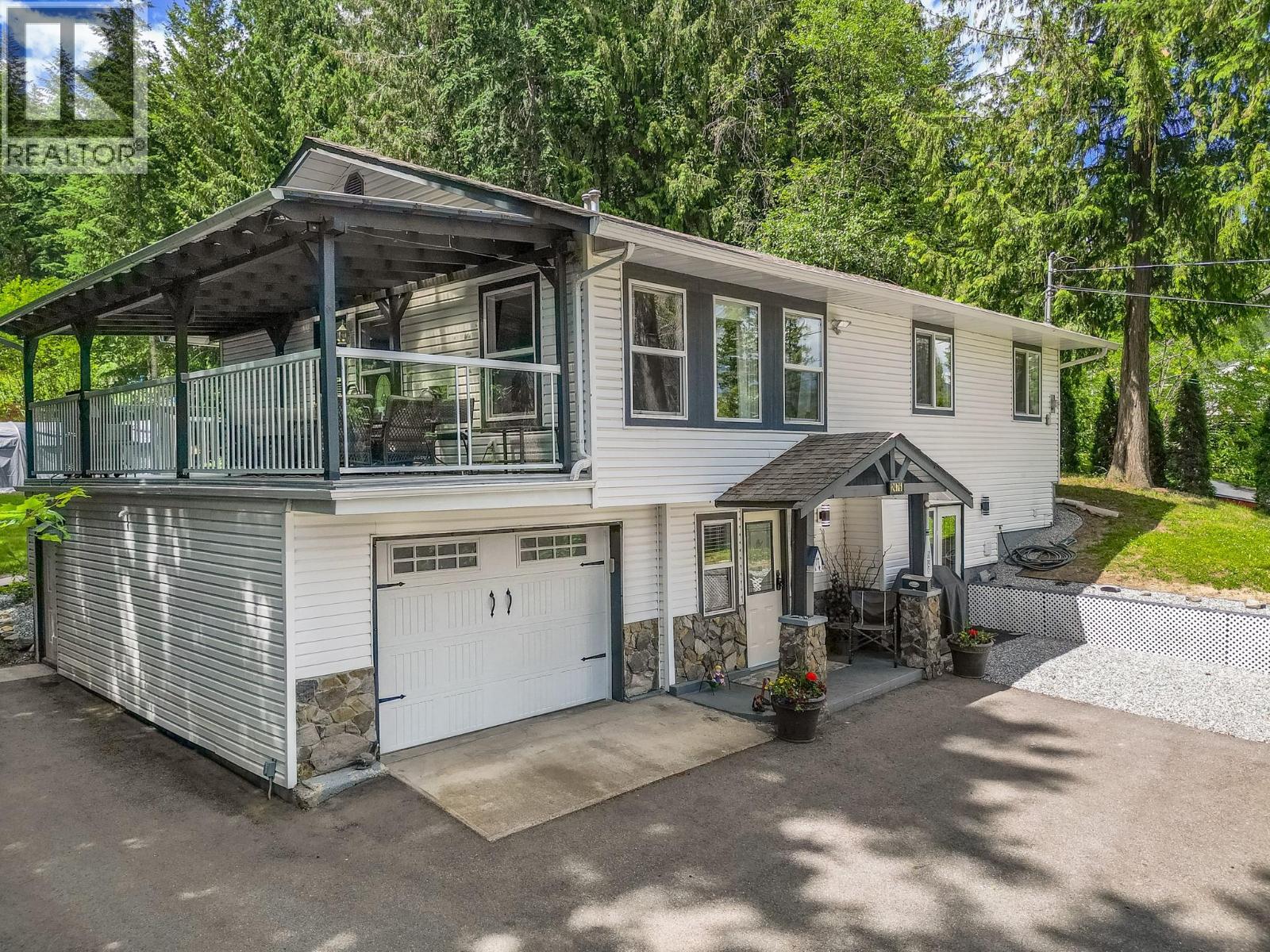 2476 Forest Drive, Blind Bay, British Columbia  V0E 1H2 - Photo 1 - 10391779