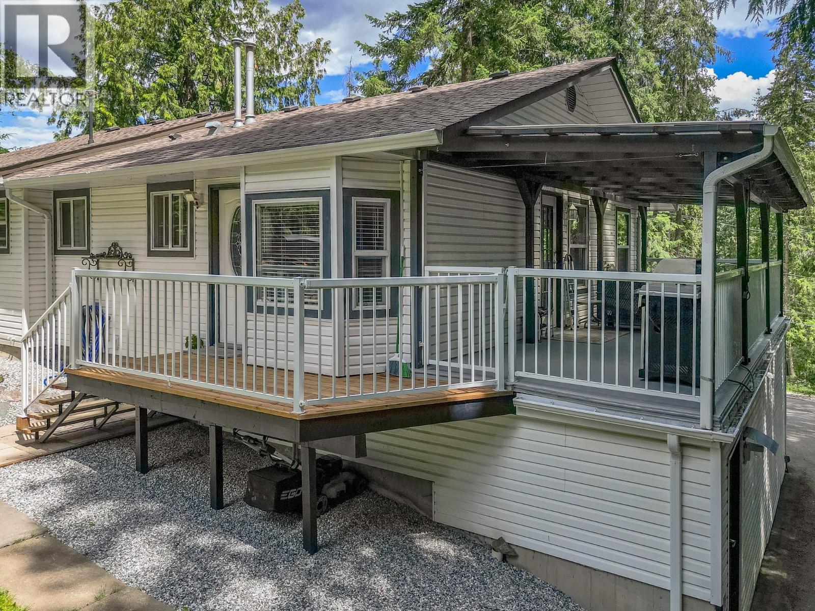2476 Forest Drive, Blind Bay, British Columbia  V0E 1H2 - Photo 3 - 10391779