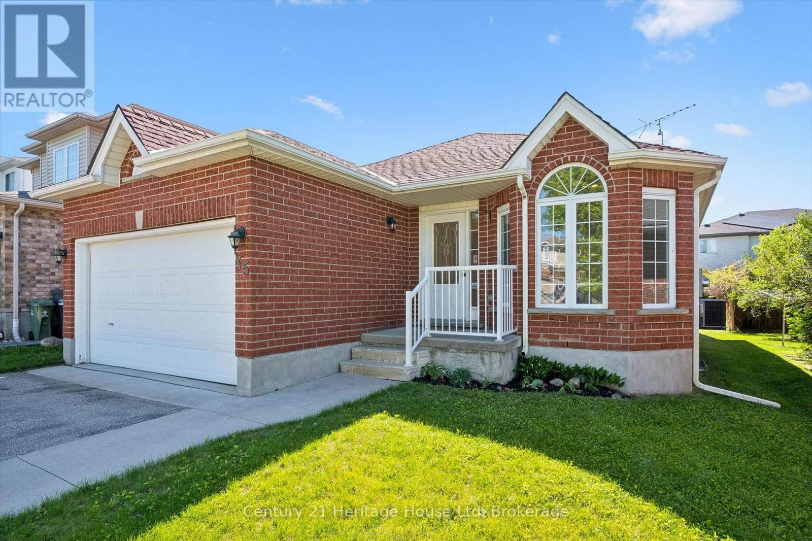 35 SHACKLETON DRIVE, Guelph, Ontario