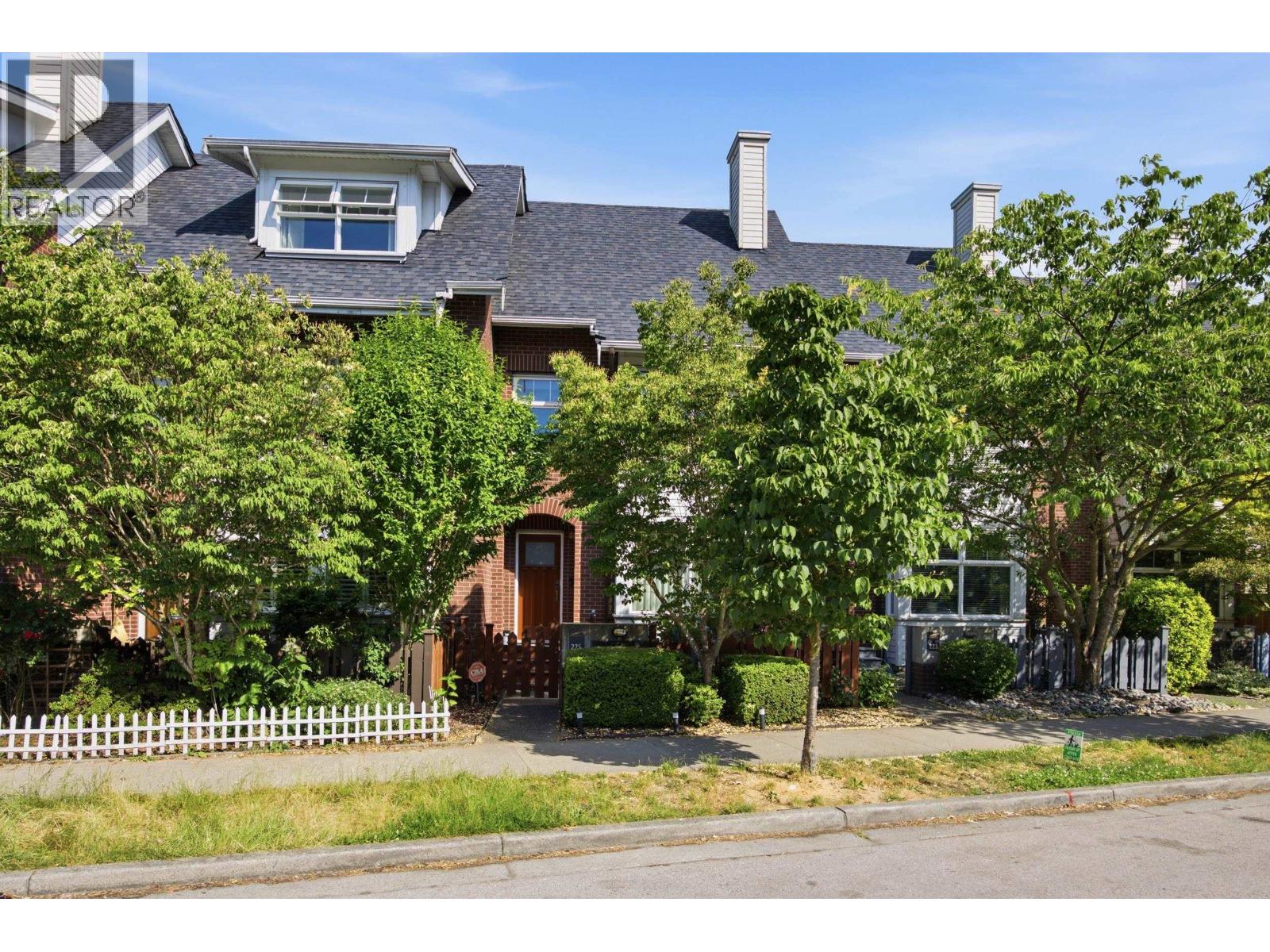 225 Salter Street, New Westminster, British Columbia  V3M 0E8 - Photo 2 - R3140282