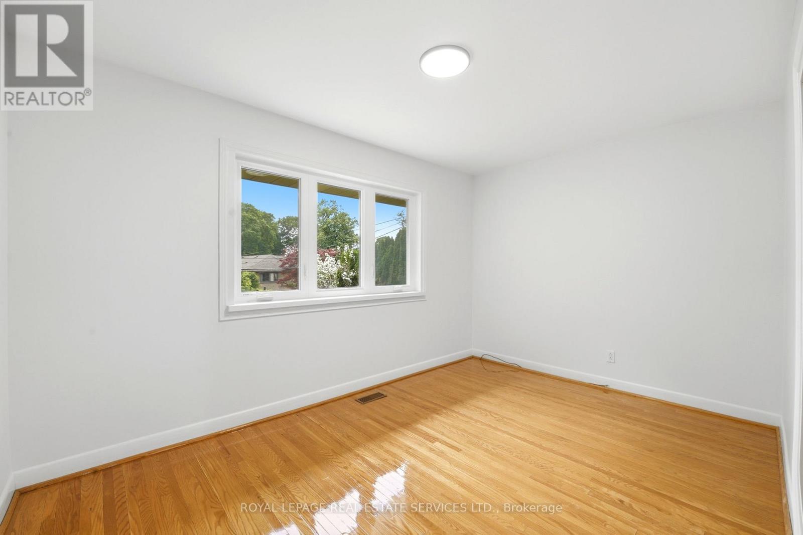 45 Poynter Drive, Toronto, Ontario  M9R 1L3 - Photo 17 - W13477420