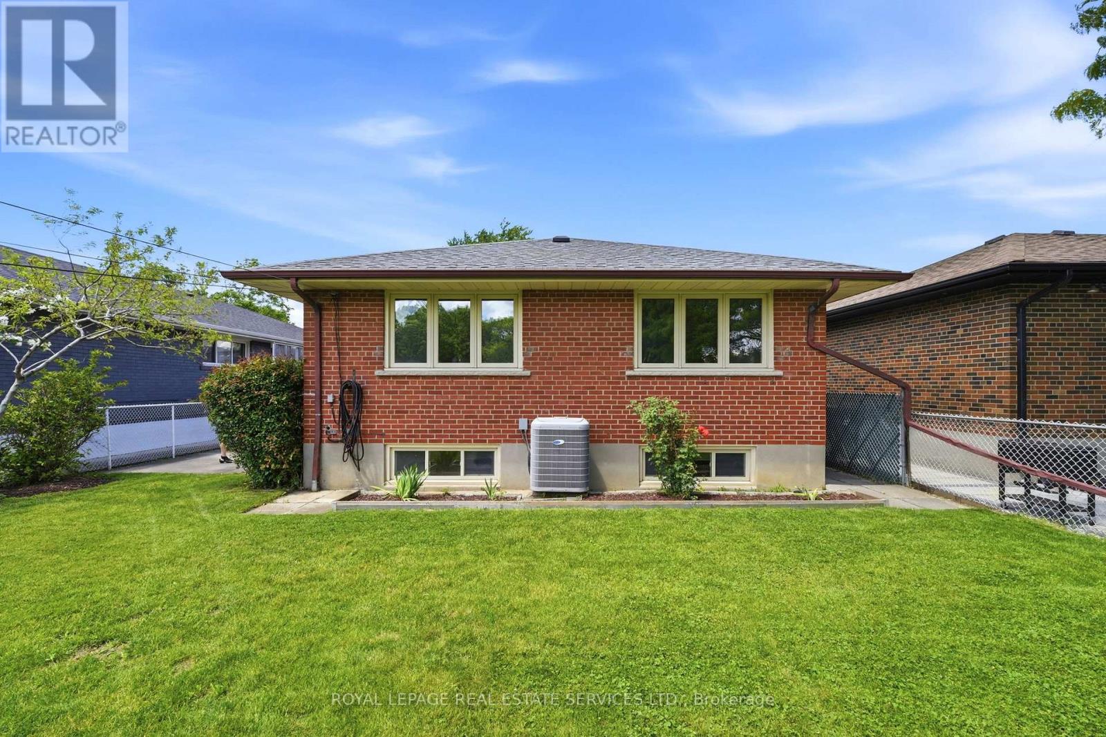 45 Poynter Drive, Toronto, Ontario  M9R 1L3 - Photo 35 - W13477420