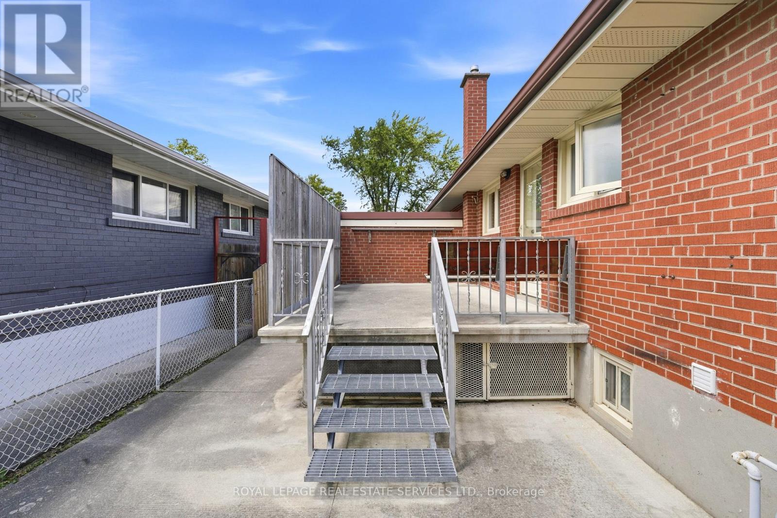 45 Poynter Drive, Toronto, Ontario  M9R 1L3 - Photo 31 - W13477420