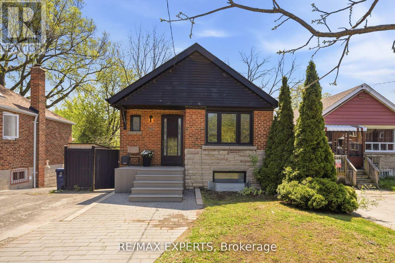 221 CLONMORE DRIVE, Toronto, Ontario