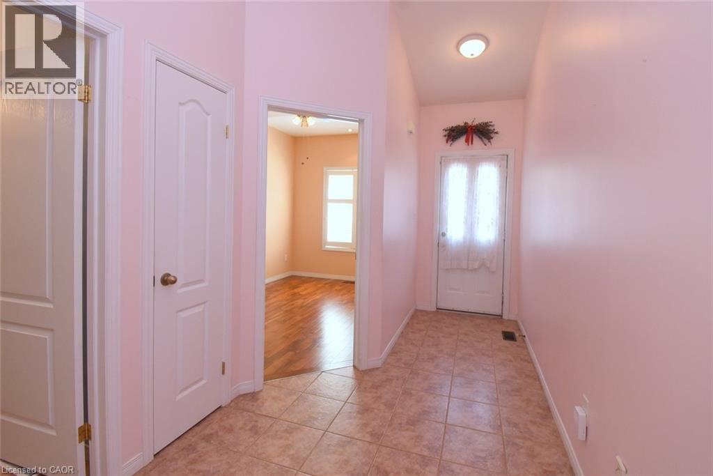 566 Southridge Drive Unit# 61, Hamilton, Ontario  L9C 7W5 - Photo 4 - 40837855