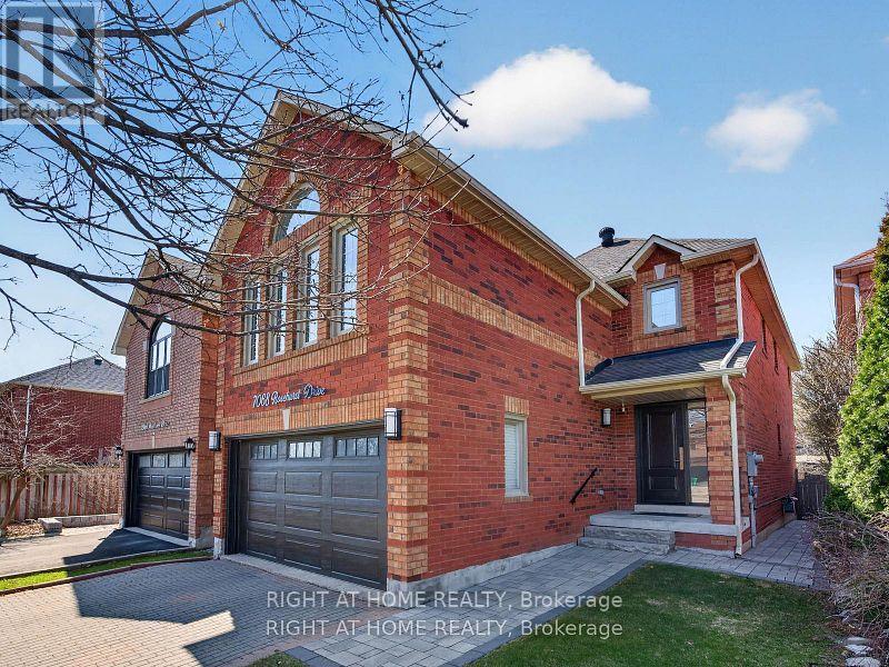 7068 Rosehurst Drive, Mississauga, Ontario  L5N 6Y8 - Photo 3 - W13494726