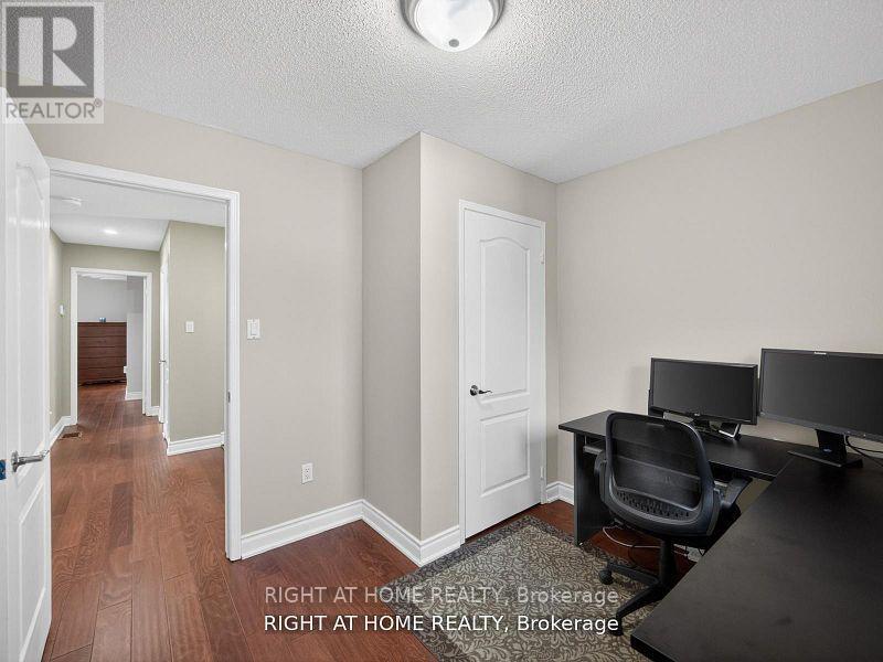 7068 Rosehurst Drive, Mississauga, Ontario  L5N 6Y8 - Photo 37 - W13494726