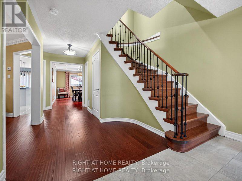 7068 Rosehurst Drive, Mississauga, Ontario  L5N 6Y8 - Photo 5 - W13494726