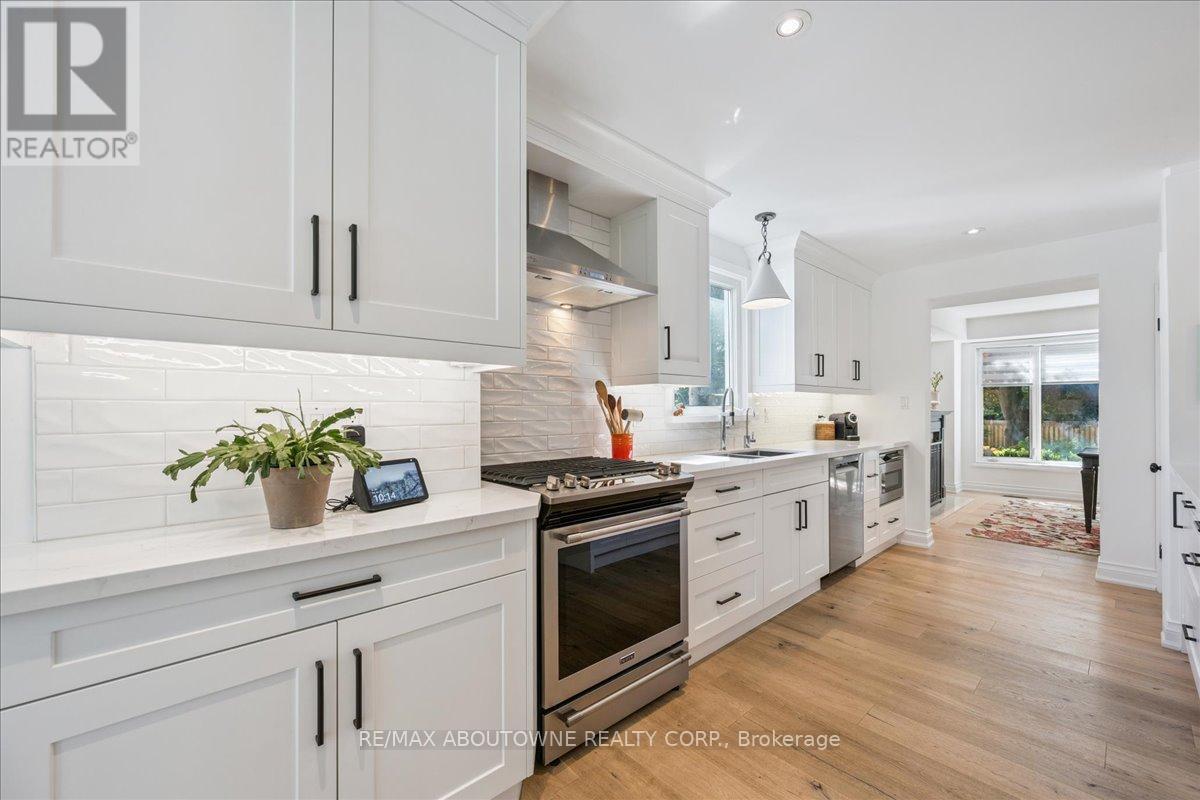 489 Rebecca Street, Oakville, Ontario  L6K 1K8 - Photo 10 - W13494740