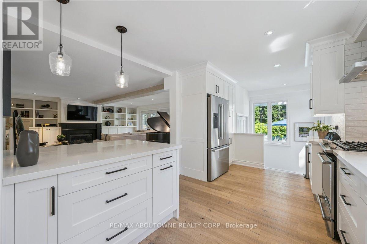 489 Rebecca Street, Oakville, Ontario  L6K 1K8 - Photo 12 - W13494740