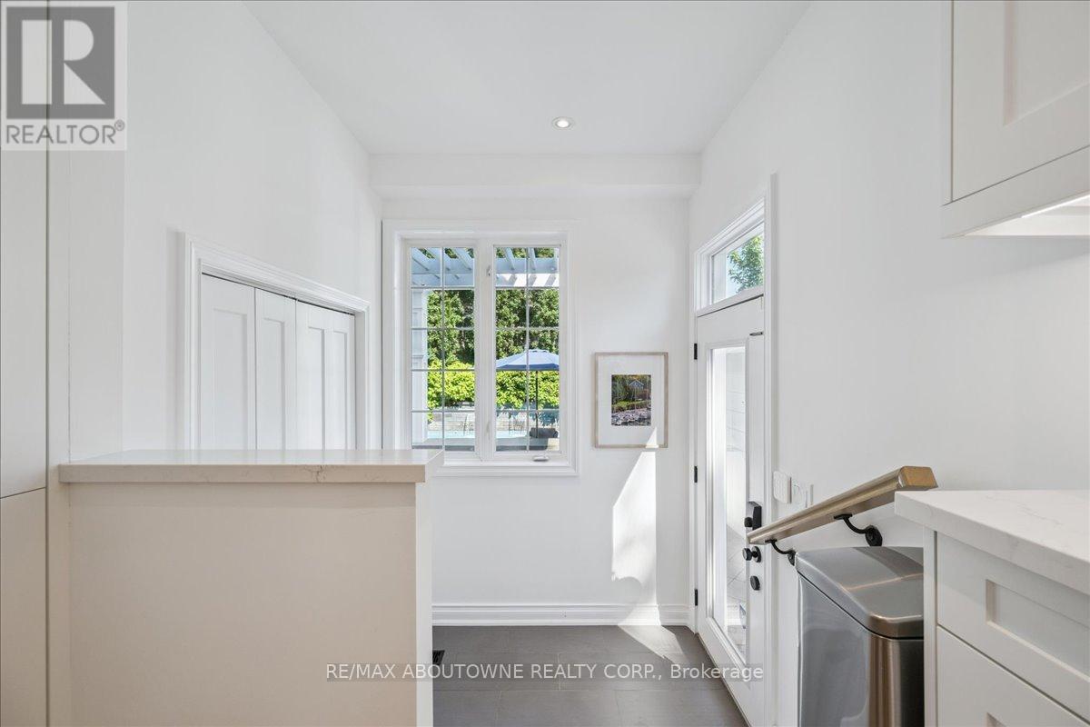 489 Rebecca Street, Oakville, Ontario  L6K 1K8 - Photo 14 - W13494740