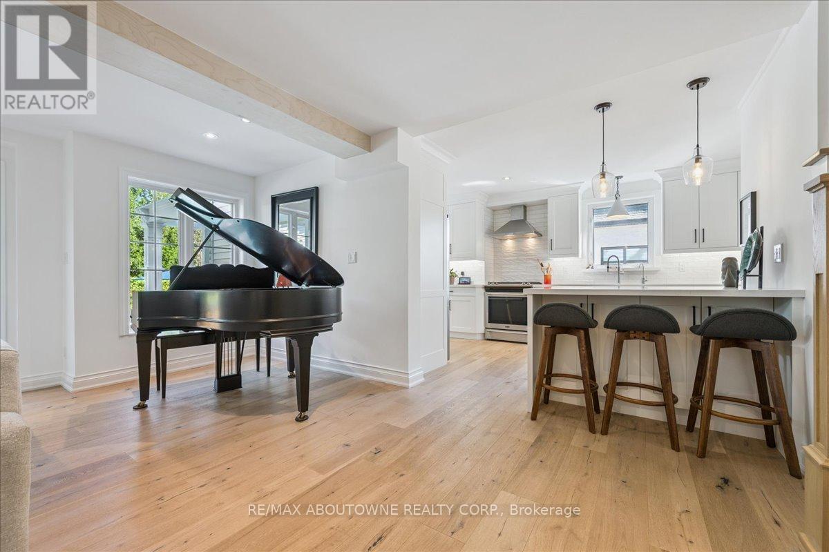 489 Rebecca Street, Oakville, Ontario  L6K 1K8 - Photo 15 - W13494740