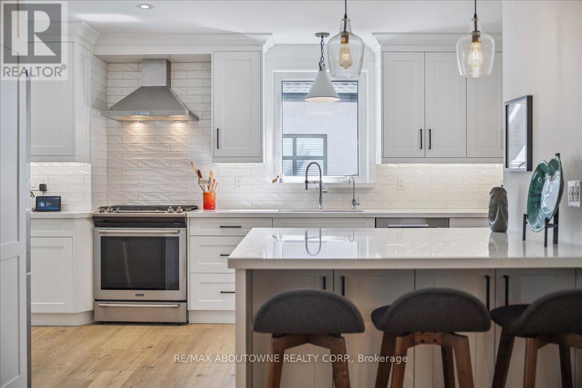 489 Rebecca Street, Oakville, Ontario  L6K 1K8 - Photo 9 - W13494740