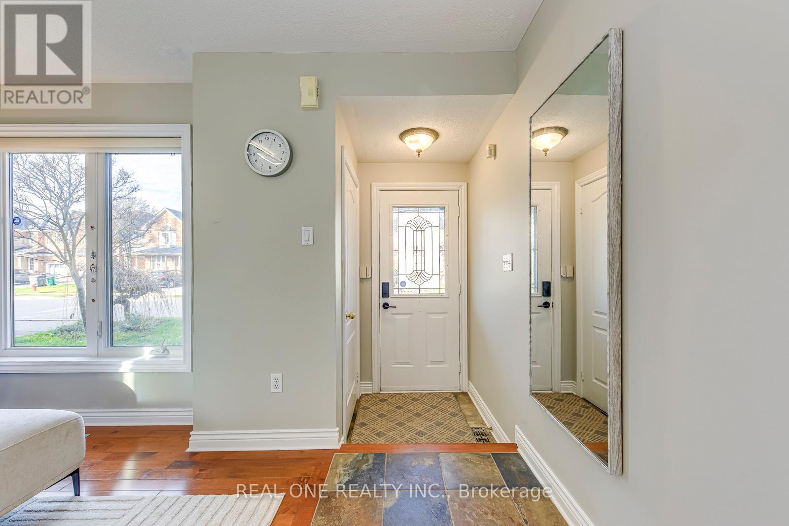 2470 Bankside Drive, Mississauga, Ontario  L5M 6E6 - Photo 3 - W13494816