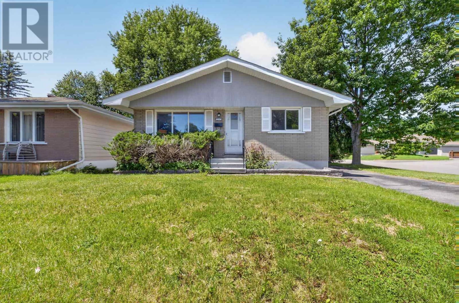 210 Chambers AVE, Sault Ste. Marie, Ontario