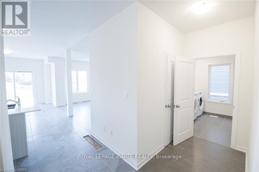 36 Oakmont Drive, Loyalist, Ontario  K0H 1G0 - Photo 11 - X13494856