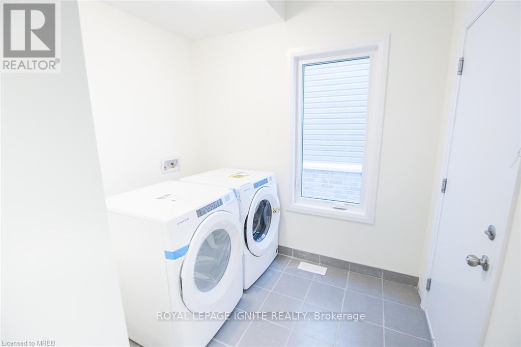 36 Oakmont Drive, Loyalist, Ontario  K0H 1G0 - Photo 9 - X13494856