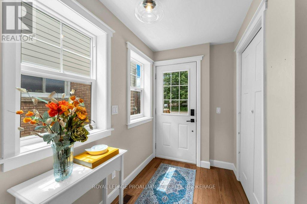57 Helen Street, Kingston, Ontario  K7L 4P2 - Photo 3 - X13494934
